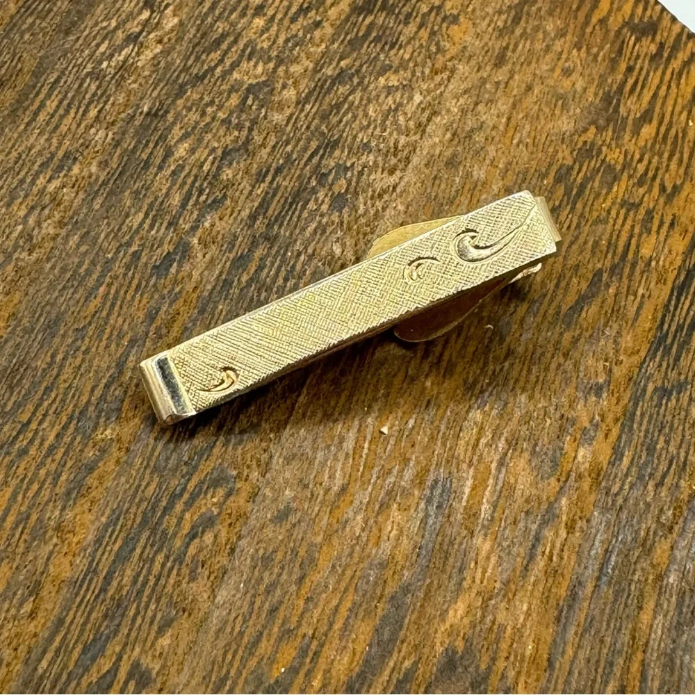 Vintage MCM etched textured gold tone tie clip tie bar